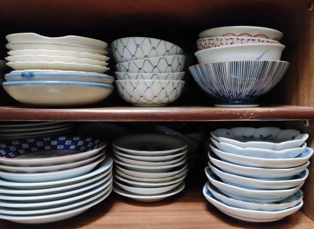 食器棚の陶器